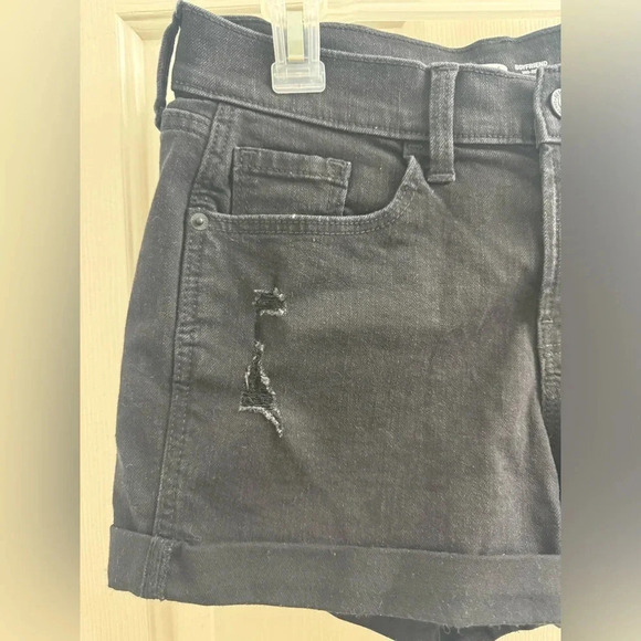 Old Navy - black boyfriend mid-rise distressed jean shorts size 4 - Picture 4 of 8